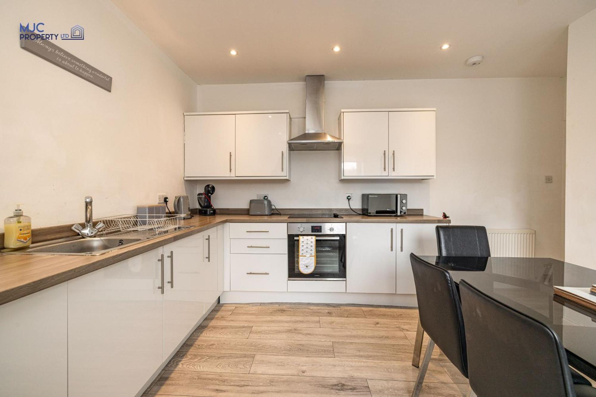Town Centre Apartment Хоик Экстерьер фото