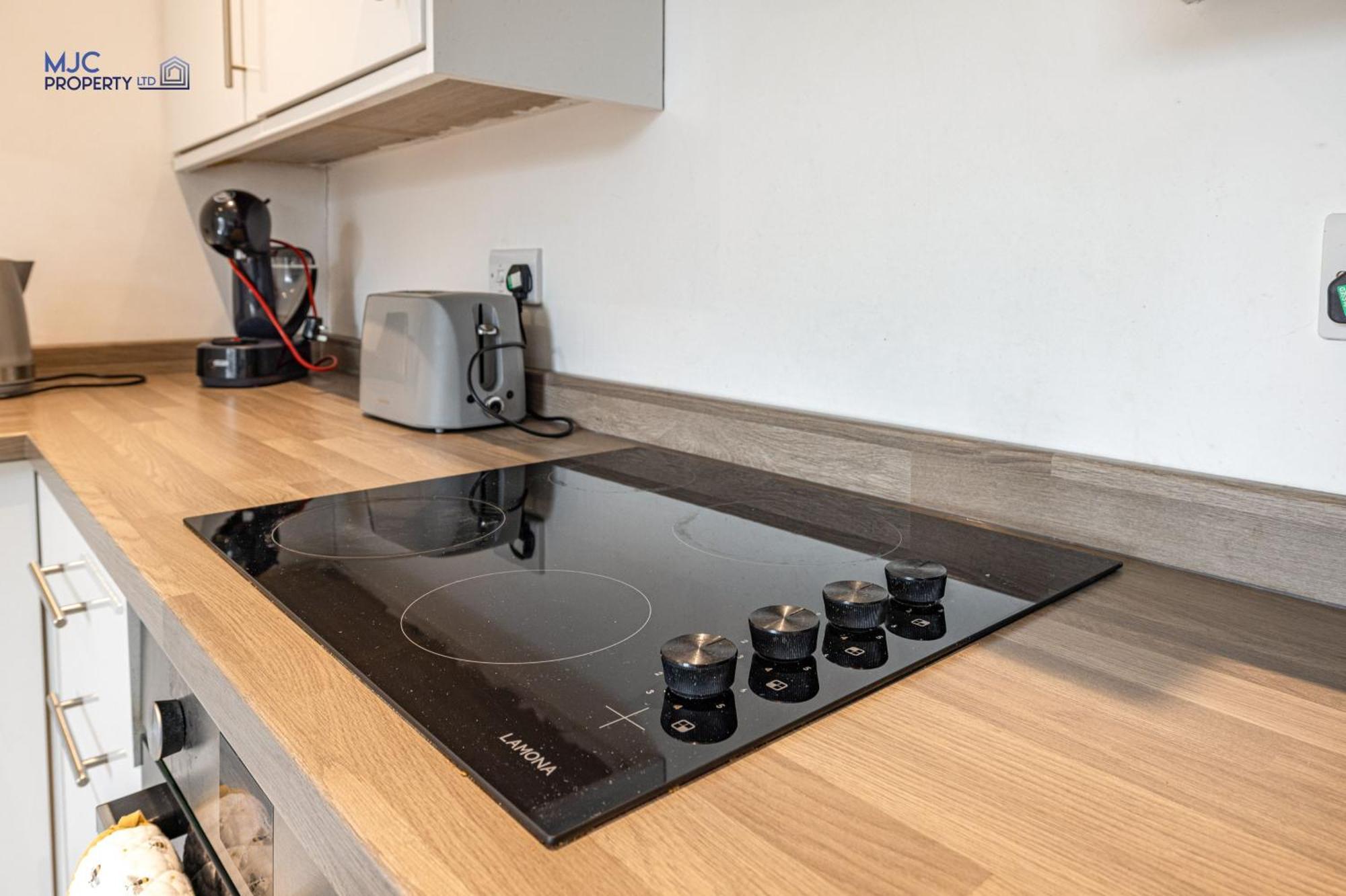 Town Centre Apartment Хоик Экстерьер фото