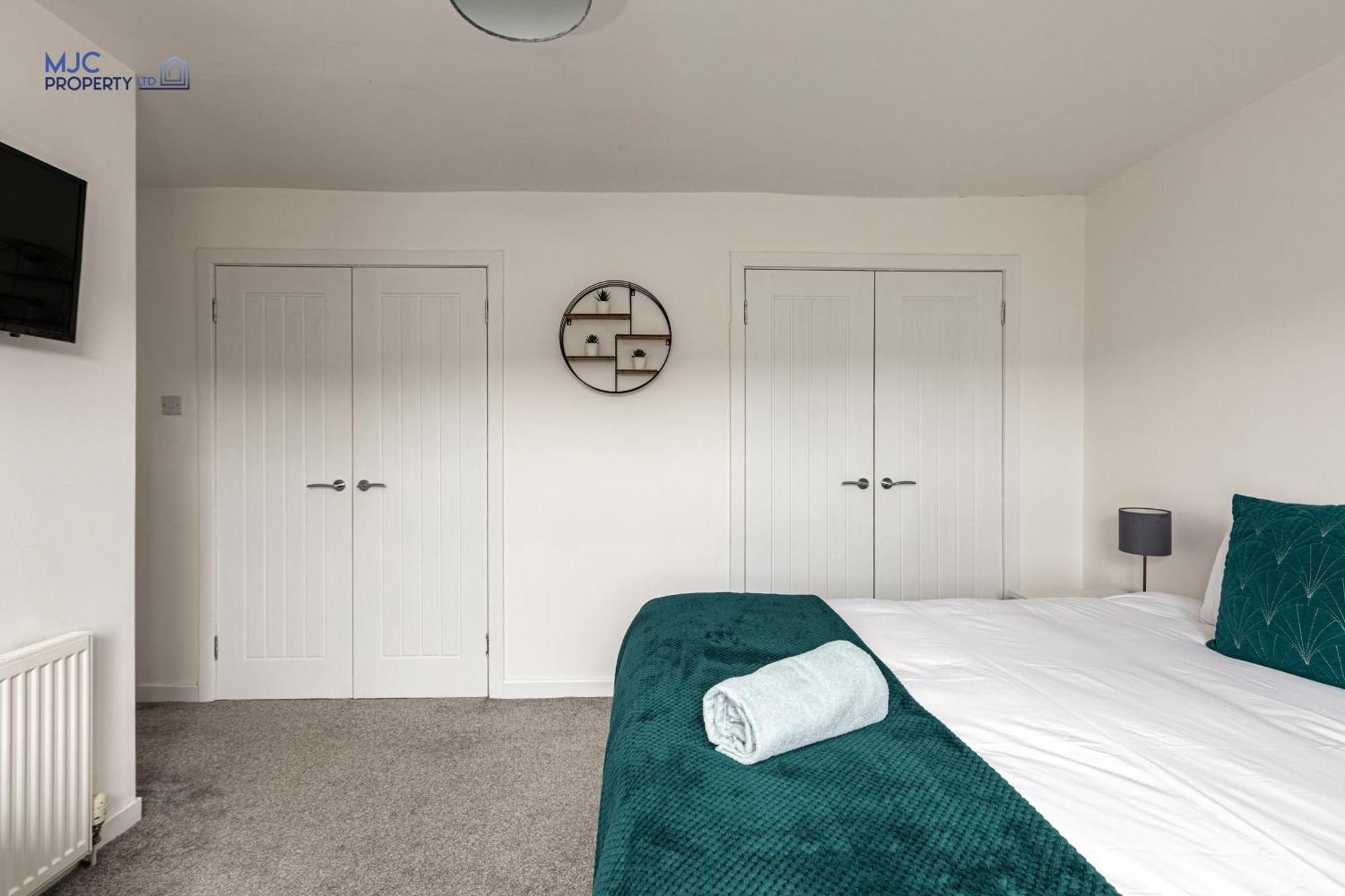 Town Centre Apartment Хоик Экстерьер фото