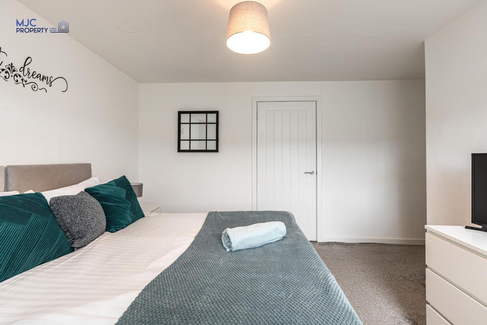 Town Centre Apartment Хоик Экстерьер фото