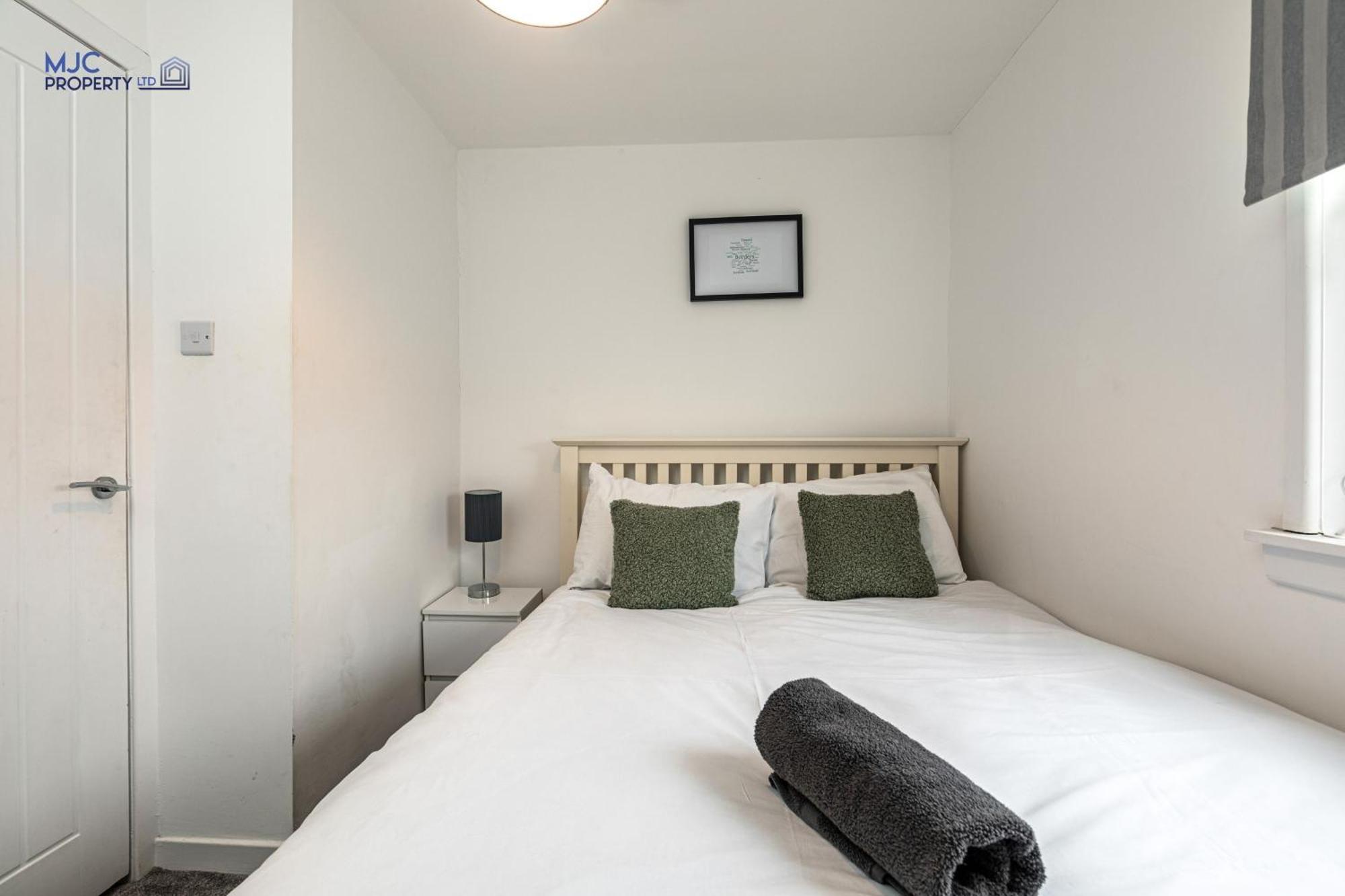 Town Centre Apartment Хоик Экстерьер фото